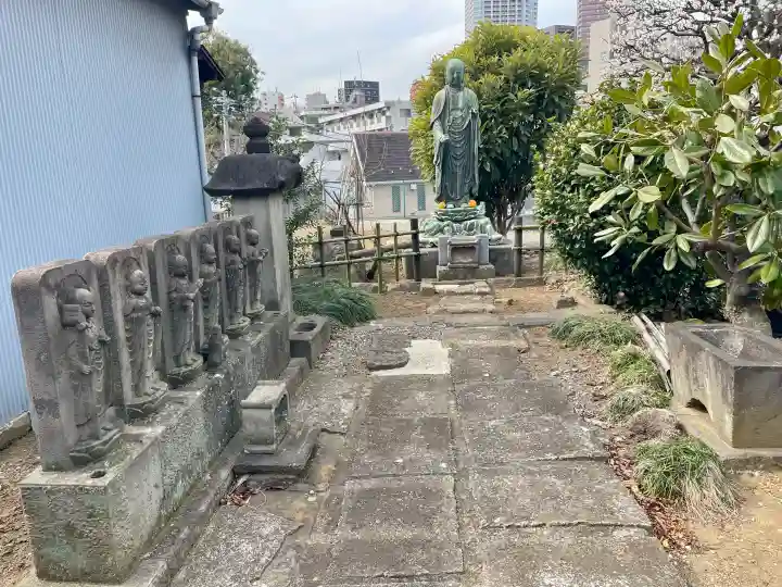 浄運寺の{uncategorized: "未分類", other: "その他", undefined: "問題あり", building: "その他建物", grave: "お墓", sacred_gate: "鳥居", guardian: "狛犬", statue: "像", buddha: "仏像", history: "歴史", nature: "自然", garden: "庭園", animal: "動物", pagoda: "塔", temizu: "手水舎", mountain_gate: "山門・神門", sanctuary: "本殿・本堂", subordinate: "末社・摂社", art: "芸術", scenery: "景色", jizo: "地蔵", ema: "絵馬", goshuin: "御朱印", omikuji: "おみくじ", items: "授与品その他", amulet: "お守り", goshuincho: "御朱印帳", eats: "食事", festival: "お祭り", votive_dance: "神楽", shichigosan: "七五三参", wedding: "結婚式", experience: "体験その他", initially: "初詣", around: "周辺", anti_infection: "感染症対策"}