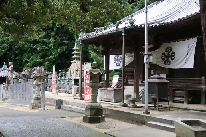 八栗寺の本殿・本堂