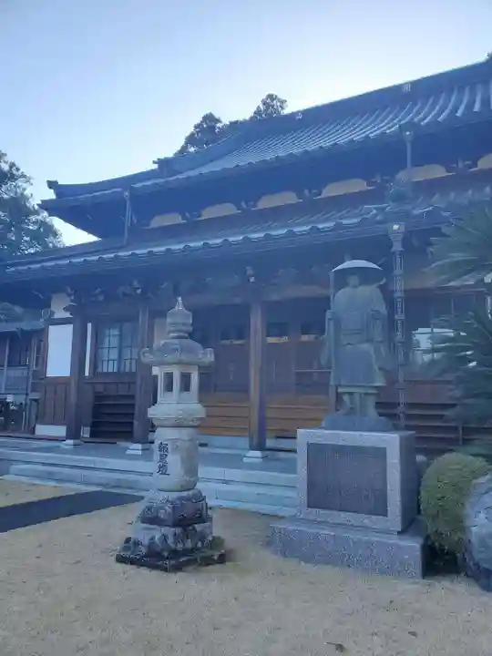 盤脚院の本殿・本堂