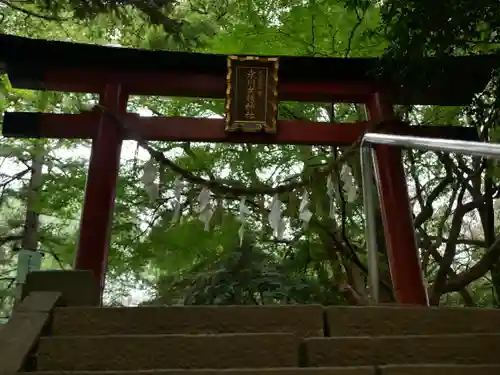 氷川女體神社の鳥居