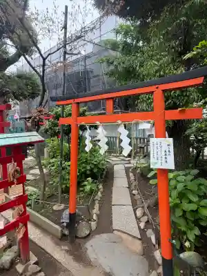 五方山熊野神社の{uncategorized: "未分類", other: "その他", undefined: "問題あり", building: "その他建物", grave: "お墓", sacred_gate: "鳥居", guardian: "狛犬", statue: "像", buddha: "仏像", history: "歴史", nature: "自然", garden: "庭園", animal: "動物", pagoda: "塔", temizu: "手水舎", mountain_gate: "山門・神門", sanctuary: "本殿・本堂", subordinate: "末社・摂社", art: "芸術", scenery: "景色", jizo: "地蔵", ema: "絵馬", goshuin: "御朱印", omikuji: "おみくじ", items: "授与品その他", amulet: "お守り", goshuincho: "御朱印帳", eats: "食事", festival: "お祭り", votive_dance: "神楽", shichigosan: "七五三参", wedding: "結婚式", experience: "体験その他", initially: "初詣", around: "周辺", anti_infection: "感染症対策"}