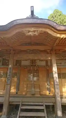 石龕寺の本殿・本堂
