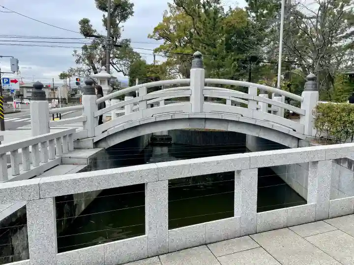 寒川神社の{uncategorized: "未分類", other: "その他", undefined: "問題あり", building: "その他建物", grave: "お墓", sacred_gate: "鳥居", guardian: "狛犬", statue: "像", buddha: "仏像", history: "歴史", nature: "自然", garden: "庭園", animal: "動物", pagoda: "塔", temizu: "手水舎", mountain_gate: "山門・神門", sanctuary: "本殿・本堂", subordinate: "末社・摂社", art: "芸術", scenery: "景色", jizo: "地蔵", ema: "絵馬", goshuin: "御朱印", omikuji: "おみくじ", items: "授与品その他", amulet: "お守り", goshuincho: "御朱印帳", eats: "食事", festival: "お祭り", votive_dance: "神楽", shichigosan: "七五三参", wedding: "結婚式", experience: "体験その他", initially: "初詣", around: "周辺", anti_infection: "感染症対策"}