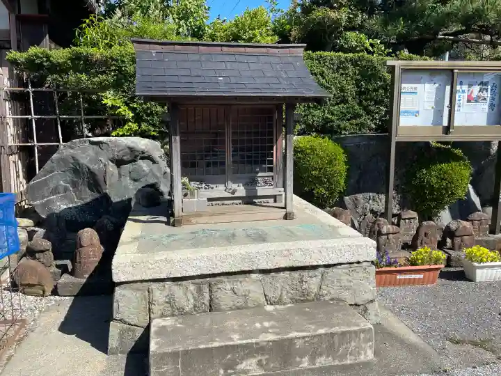 地蔵祠 (楡町公民館横)(滋賀県)