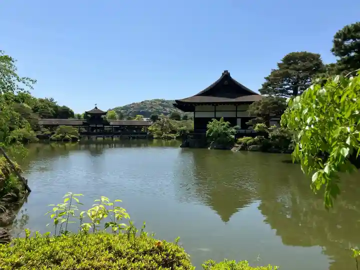 平安神宮の{uncategorized: "未分類", other: "その他", undefined: "問題あり", building: "その他建物", grave: "お墓", sacred_gate: "鳥居", guardian: "狛犬", statue: "像", buddha: "仏像", history: "歴史", nature: "自然", garden: "庭園", animal: "動物", pagoda: "塔", temizu: "手水舎", mountain_gate: "山門・神門", sanctuary: "本殿・本堂", subordinate: "末社・摂社", art: "芸術", scenery: "景色", jizo: "地蔵", ema: "絵馬", goshuin: "御朱印", omikuji: "おみくじ", items: "授与品その他", amulet: "お守り", goshuincho: "御朱印帳", eats: "食事", festival: "お祭り", votive_dance: "神楽", shichigosan: "七五三参", wedding: "結婚式", experience: "体験その他", initially: "初詣", around: "周辺", anti_infection: "感染症対策"}