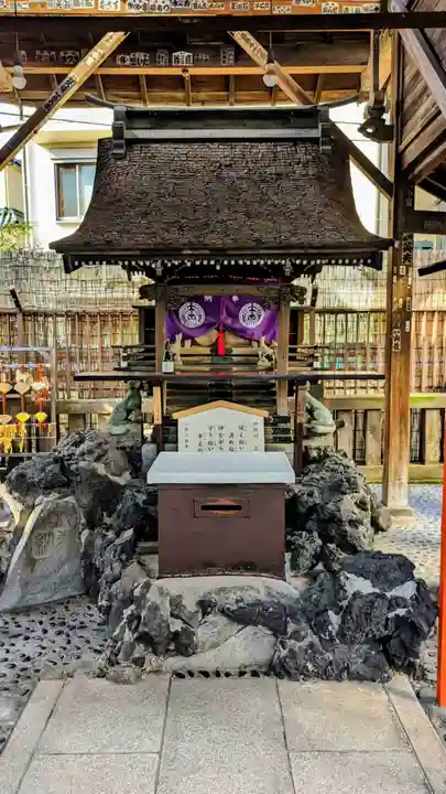 被官稲荷神社の本殿・本堂