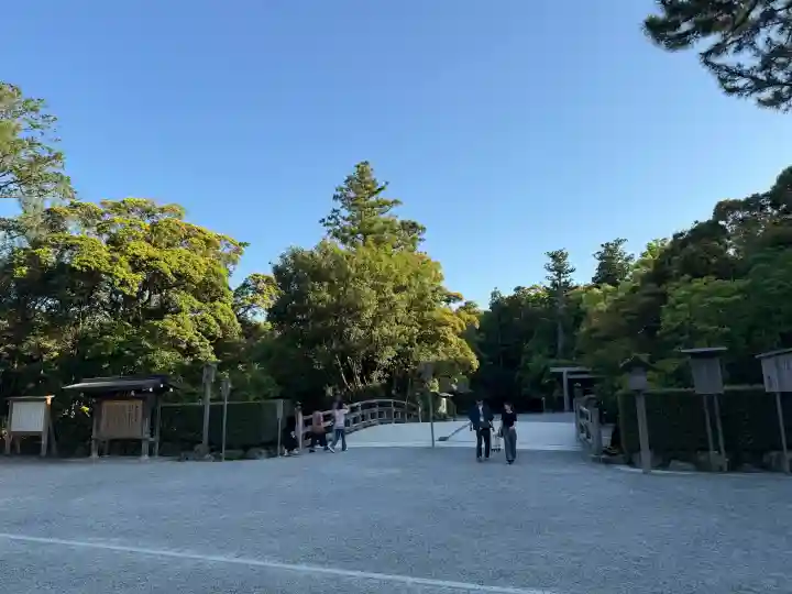 伊勢神宮外宮(豊受大神宮)の{uncategorized: "未分類", other: "その他", undefined: "問題あり", building: "その他建物", grave: "お墓", sacred_gate: "鳥居", guardian: "狛犬", statue: "像", buddha: "仏像", history: "歴史", nature: "自然", garden: "庭園", animal: "動物", pagoda: "塔", temizu: "手水舎", mountain_gate: "山門・神門", sanctuary: "本殿・本堂", subordinate: "末社・摂社", art: "芸術", scenery: "景色", jizo: "地蔵", ema: "絵馬", goshuin: "御朱印", omikuji: "おみくじ", items: "授与品その他", amulet: "お守り", goshuincho: "御朱印帳", eats: "食事", festival: "お祭り", votive_dance: "神楽", shichigosan: "七五三参", wedding: "結婚式", experience: "体験その他", initially: "初詣", around: "周辺", anti_infection: "感染症対策"}