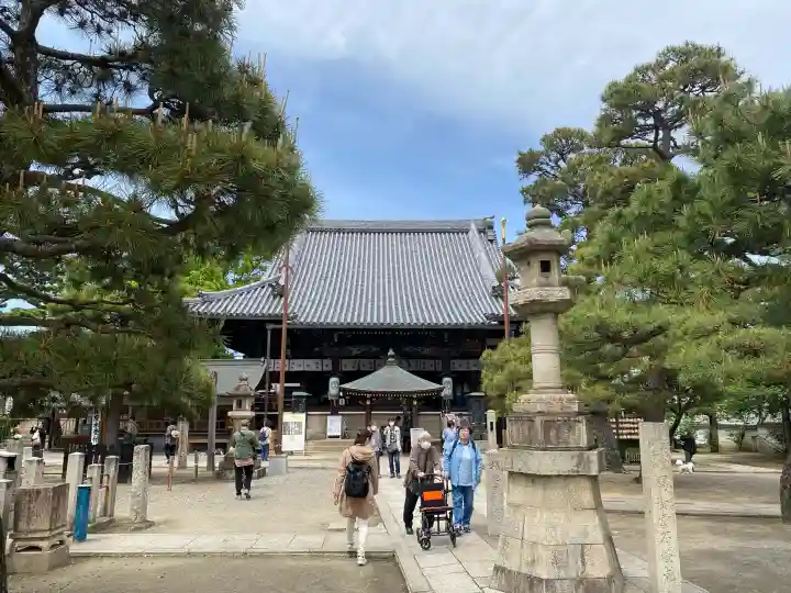 葛井寺の{uncategorized: "未分類", other: "その他", undefined: "問題あり", building: "その他建物", grave: "お墓", sacred_gate: "鳥居", guardian: "狛犬", statue: "像", buddha: "仏像", history: "歴史", nature: "自然", garden: "庭園", animal: "動物", pagoda: "塔", temizu: "手水舎", mountain_gate: "山門・神門", sanctuary: "本殿・本堂", subordinate: "末社・摂社", art: "芸術", scenery: "景色", jizo: "地蔵", ema: "絵馬", goshuin: "御朱印", omikuji: "おみくじ", items: "授与品その他", amulet: "お守り", goshuincho: "御朱印帳", eats: "食事", festival: "お祭り", votive_dance: "神楽", shichigosan: "七五三参", wedding: "結婚式", experience: "体験その他", initially: "初詣", around: "周辺", anti_infection: "感染症対策"}