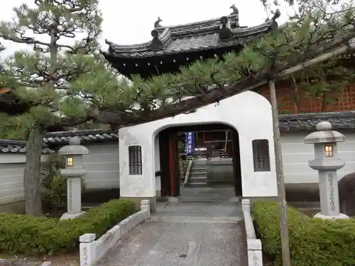 後白河院御聖蹟　法住寺の山門