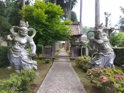 霊泉寺の像