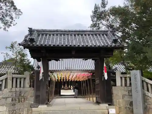 白鳥神社の山門