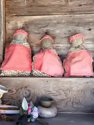 文月地蔵堂の{uncategorized: "未分類", other: "その他", undefined: "問題あり", building: "その他建物", grave: "お墓", sacred_gate: "鳥居", guardian: "狛犬", statue: "像", buddha: "仏像", history: "歴史", nature: "自然", garden: "庭園", animal: "動物", pagoda: "塔", temizu: "手水舎", mountain_gate: "山門・神門", sanctuary: "本殿・本堂", subordinate: "末社・摂社", art: "芸術", scenery: "景色", jizo: "地蔵", ema: "絵馬", goshuin: "御朱印", omikuji: "おみくじ", items: "授与品その他", amulet: "お守り", goshuincho: "御朱印帳", eats: "食事", festival: "お祭り", votive_dance: "神楽", shichigosan: "七五三参", wedding: "結婚式", experience: "体験その他", initially: "初詣", around: "周辺", anti_infection: "感染症対策"}