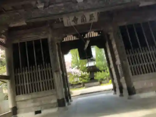 三角寺の山門