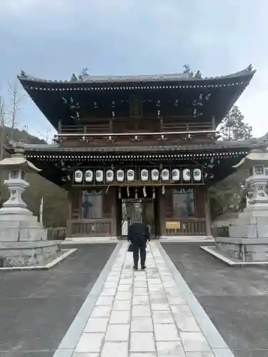 石鎚神社 口之宮 本社の{uncategorized: "未分類", other: "その他", undefined: "問題あり", building: "その他建物", grave: "お墓", sacred_gate: "鳥居", guardian: "狛犬", statue: "像", buddha: "仏像", history: "歴史", nature: "自然", garden: "庭園", animal: "動物", pagoda: "塔", temizu: "手水舎", mountain_gate: "山門・神門", sanctuary: "本殿・本堂", subordinate: "末社・摂社", art: "芸術", scenery: "景色", jizo: "地蔵", ema: "絵馬", goshuin: "御朱印", omikuji: "おみくじ", items: "授与品その他", amulet: "お守り", goshuincho: "御朱印帳", eats: "食事", festival: "お祭り", votive_dance: "神楽", shichigosan: "七五三参", wedding: "結婚式", experience: "体験その他", initially: "初詣", around: "周辺", anti_infection: "感染症対策"}
