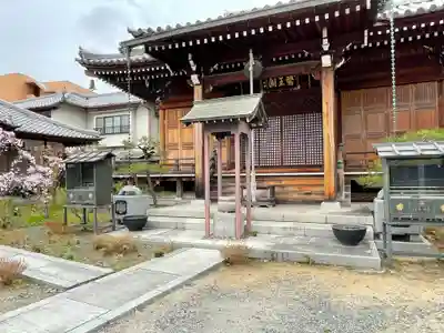 蓮花寺の本殿・本堂