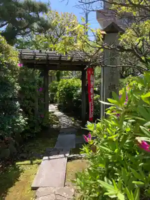 観音蜜寺の山門・神門