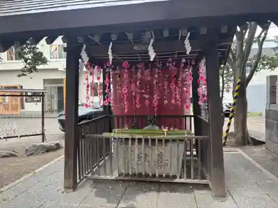 豊平神社の{uncategorized: "未分類", other: "その他", undefined: "問題あり", building: "その他建物", grave: "お墓", sacred_gate: "鳥居", guardian: "狛犬", statue: "像", buddha: "仏像", history: "歴史", nature: "自然", garden: "庭園", animal: "動物", pagoda: "塔", temizu: "手水舎", mountain_gate: "山門・神門", sanctuary: "本殿・本堂", subordinate: "末社・摂社", art: "芸術", scenery: "景色", jizo: "地蔵", ema: "絵馬", goshuin: "御朱印", omikuji: "おみくじ", items: "授与品その他", amulet: "お守り", goshuincho: "御朱印帳", eats: "食事", festival: "お祭り", votive_dance: "神楽", shichigosan: "七五三参", wedding: "結婚式", experience: "体験その他", initially: "初詣", around: "周辺", anti_infection: "感染症対策"}