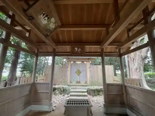 上長屋神社の{uncategorized: "未分類", other: "その他", undefined: "問題あり", building: "その他建物", grave: "お墓", sacred_gate: "鳥居", guardian: "狛犬", statue: "像", buddha: "仏像", history: "歴史", nature: "自然", garden: "庭園", animal: "動物", pagoda: "塔", temizu: "手水舎", mountain_gate: "山門・神門", sanctuary: "本殿・本堂", subordinate: "末社・摂社", art: "芸術", scenery: "景色", jizo: "地蔵", ema: "絵馬", goshuin: "御朱印", omikuji: "おみくじ", items: "授与品その他", amulet: "お守り", goshuincho: "御朱印帳", eats: "食事", festival: "お祭り", votive_dance: "神楽", shichigosan: "七五三参", wedding: "結婚式", experience: "体験その他", initially: "初詣", around: "周辺", anti_infection: "感染症対策"}