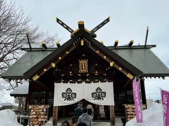 札幌諏訪神社の本殿・本堂