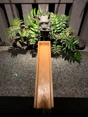 福徳神社（芽吹稲荷）の手水舎