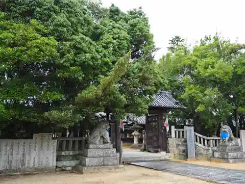 白鳥神社の山門・神門