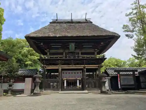 青井阿蘇神社の山門