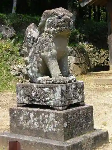 白岩神社の狛犬