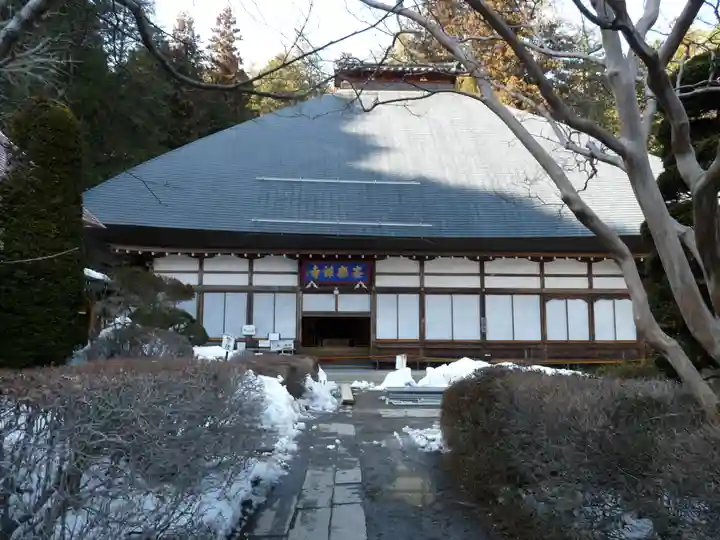 安楽寺の本殿・本堂