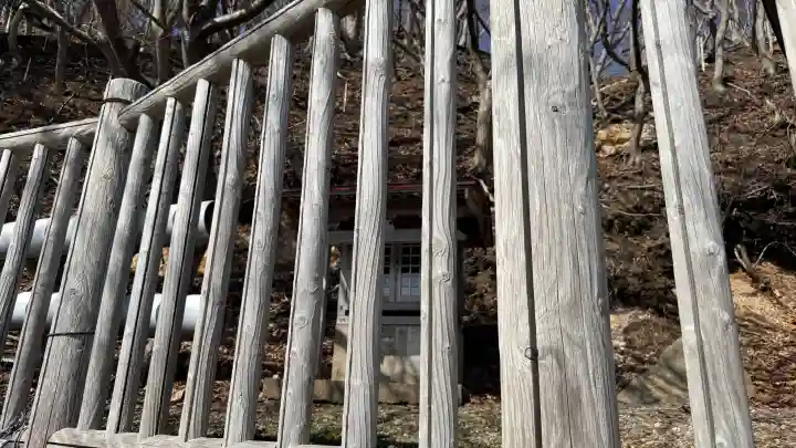 小谷石大明神の{uncategorized: "未分類", other: "その他", undefined: "問題あり", building: "その他建物", grave: "お墓", sacred_gate: "鳥居", guardian: "狛犬", statue: "像", buddha: "仏像", history: "歴史", nature: "自然", garden: "庭園", animal: "動物", pagoda: "塔", temizu: "手水舎", mountain_gate: "山門・神門", sanctuary: "本殿・本堂", subordinate: "末社・摂社", art: "芸術", scenery: "景色", jizo: "地蔵", ema: "絵馬", goshuin: "御朱印", omikuji: "おみくじ", items: "授与品その他", amulet: "お守り", goshuincho: "御朱印帳", eats: "食事", festival: "お祭り", votive_dance: "神楽", shichigosan: "七五三参", wedding: "結婚式", experience: "体験その他", initially: "初詣", around: "周辺", anti_infection: "感染症対策"}