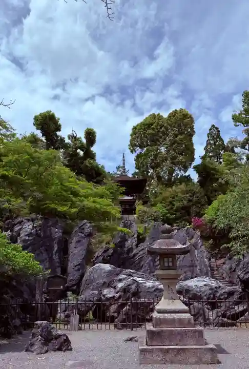 石山寺の{uncategorized: "未分類", other: "その他", undefined: "問題あり", building: "その他建物", grave: "お墓", sacred_gate: "鳥居", guardian: "狛犬", statue: "像", buddha: "仏像", history: "歴史", nature: "自然", garden: "庭園", animal: "動物", pagoda: "塔", temizu: "手水舎", mountain_gate: "山門・神門", sanctuary: "本殿・本堂", subordinate: "末社・摂社", art: "芸術", scenery: "景色", jizo: "地蔵", ema: "絵馬", goshuin: "御朱印", omikuji: "おみくじ", items: "授与品その他", amulet: "お守り", goshuincho: "御朱印帳", eats: "食事", festival: "お祭り", votive_dance: "神楽", shichigosan: "七五三参", wedding: "結婚式", experience: "体験その他", initially: "初詣", around: "周辺", anti_infection: "感染症対策"}