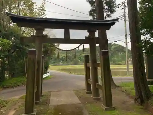 稲荷六所神社の鳥居