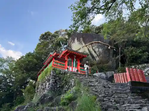 神倉神社（熊野速玉大社摂社）の{uncategorized: "未分類", other: "その他", undefined: "問題あり", building: "その他建物", grave: "お墓", sacred_gate: "鳥居", guardian: "狛犬", statue: "像", buddha: "仏像", history: "歴史", nature: "自然", garden: "庭園", animal: "動物", pagoda: "塔", temizu: "手水舎", mountain_gate: "山門・神門", sanctuary: "本殿・本堂", subordinate: "末社・摂社", art: "芸術", scenery: "景色", jizo: "地蔵", ema: "絵馬", goshuin: "御朱印", omikuji: "おみくじ", items: "授与品その他", amulet: "お守り", goshuincho: "御朱印帳", eats: "食事", festival: "お祭り", votive_dance: "神楽", shichigosan: "七五三参", wedding: "結婚式", experience: "体験その他", initially: "初詣", around: "周辺", anti_infection: "感染症対策"}