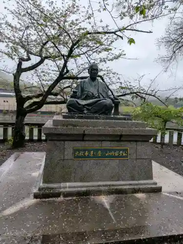 山内神社の{uncategorized: "未分類", other: "その他", undefined: "問題あり", building: "その他建物", grave: "お墓", sacred_gate: "鳥居", guardian: "狛犬", statue: "像", buddha: "仏像", history: "歴史", nature: "自然", garden: "庭園", animal: "動物", pagoda: "塔", temizu: "手水舎", mountain_gate: "山門・神門", sanctuary: "本殿・本堂", subordinate: "末社・摂社", art: "芸術", scenery: "景色", jizo: "地蔵", ema: "絵馬", goshuin: "御朱印", omikuji: "おみくじ", items: "授与品その他", amulet: "お守り", goshuincho: "御朱印帳", eats: "食事", festival: "お祭り", votive_dance: "神楽", shichigosan: "七五三参", wedding: "結婚式", experience: "体験その他", initially: "初詣", around: "周辺", anti_infection: "感染症対策"}