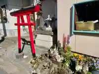 猿田彦大神・稲荷社の{uncategorized: "未分類", other: "その他", undefined: "問題あり", building: "その他建物", grave: "お墓", sacred_gate: "鳥居", guardian: "狛犬", statue: "像", buddha: "仏像", history: "歴史", nature: "自然", garden: "庭園", animal: "動物", pagoda: "塔", temizu: "手水舎", mountain_gate: "山門・神門", sanctuary: "本殿・本堂", subordinate: "末社・摂社", art: "芸術", scenery: "景色", jizo: "地蔵", ema: "絵馬", goshuin: "御朱印", omikuji: "おみくじ", items: "授与品その他", amulet: "お守り", goshuincho: "御朱印帳", eats: "食事", festival: "お祭り", votive_dance: "神楽", shichigosan: "七五三参", wedding: "結婚式", experience: "体験その他", initially: "初詣", around: "周辺", anti_infection: "感染症対策"}