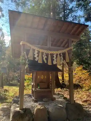 白山中居神社の末社