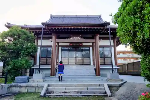 徳林寺の{uncategorized: "未分類", other: "その他", undefined: "問題あり", building: "その他建物", grave: "お墓", sacred_gate: "鳥居", guardian: "狛犬", statue: "像", buddha: "仏像", history: "歴史", nature: "自然", garden: "庭園", animal: "動物", pagoda: "塔", temizu: "手水舎", mountain_gate: "山門・神門", sanctuary: "本殿・本堂", subordinate: "末社・摂社", art: "芸術", scenery: "景色", jizo: "地蔵", ema: "絵馬", goshuin: "御朱印", omikuji: "おみくじ", items: "授与品その他", amulet: "お守り", goshuincho: "御朱印帳", eats: "食事", festival: "お祭り", votive_dance: "神楽", shichigosan: "七五三参", wedding: "結婚式", experience: "体験その他", initially: "初詣", around: "周辺", anti_infection: "感染症対策"}