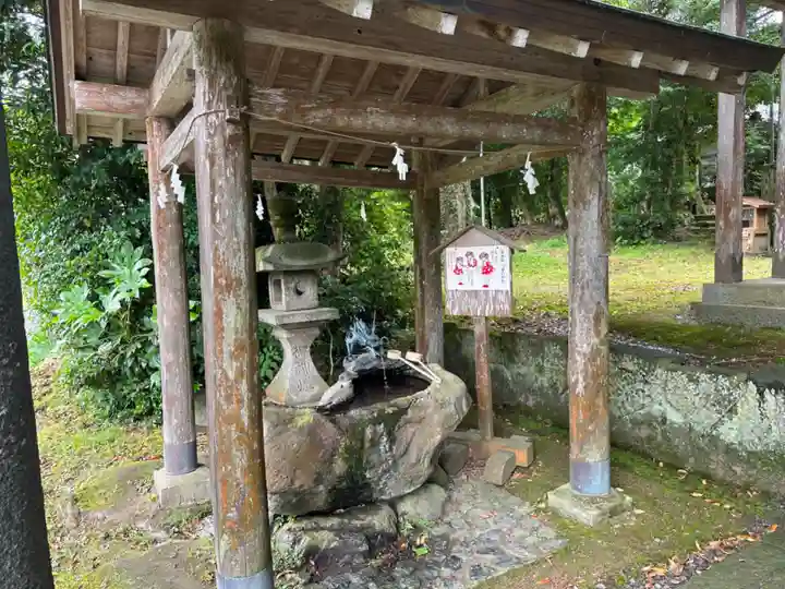 加知彌神社の手水舎