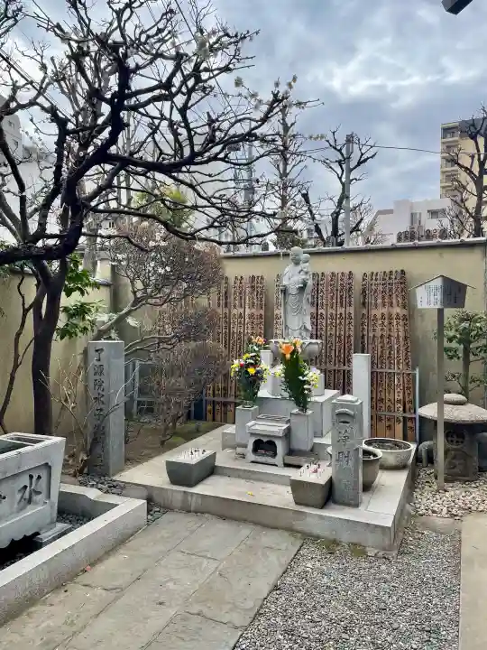 了源院の{uncategorized: "未分類", other: "その他", undefined: "問題あり", building: "その他建物", grave: "お墓", sacred_gate: "鳥居", guardian: "狛犬", statue: "像", buddha: "仏像", history: "歴史", nature: "自然", garden: "庭園", animal: "動物", pagoda: "塔", temizu: "手水舎", mountain_gate: "山門・神門", sanctuary: "本殿・本堂", subordinate: "末社・摂社", art: "芸術", scenery: "景色", jizo: "地蔵", ema: "絵馬", goshuin: "御朱印", omikuji: "おみくじ", items: "授与品その他", amulet: "お守り", goshuincho: "御朱印帳", eats: "食事", festival: "お祭り", votive_dance: "神楽", shichigosan: "七五三参", wedding: "結婚式", experience: "体験その他", initially: "初詣", around: "周辺", anti_infection: "感染症対策"}