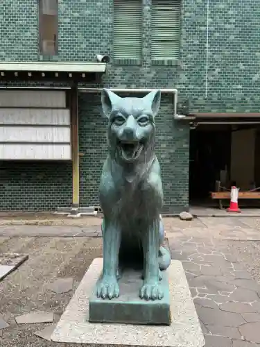 宮益御嶽神社の{uncategorized: "未分類", other: "その他", undefined: "問題あり", building: "その他建物", grave: "お墓", sacred_gate: "鳥居", guardian: "狛犬", statue: "像", buddha: "仏像", history: "歴史", nature: "自然", garden: "庭園", animal: "動物", pagoda: "塔", temizu: "手水舎", mountain_gate: "山門・神門", sanctuary: "本殿・本堂", subordinate: "末社・摂社", art: "芸術", scenery: "景色", jizo: "地蔵", ema: "絵馬", goshuin: "御朱印", omikuji: "おみくじ", items: "授与品その他", amulet: "お守り", goshuincho: "御朱印帳", eats: "食事", festival: "お祭り", votive_dance: "神楽", shichigosan: "七五三参", wedding: "結婚式", experience: "体験その他", initially: "初詣", around: "周辺", anti_infection: "感染症対策"}
