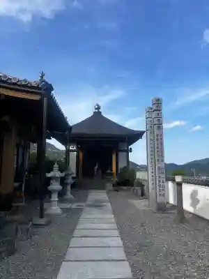 長満寺の{uncategorized: "未分類", other: "その他", undefined: "問題あり", building: "その他建物", grave: "お墓", sacred_gate: "鳥居", guardian: "狛犬", statue: "像", buddha: "仏像", history: "歴史", nature: "自然", garden: "庭園", animal: "動物", pagoda: "塔", temizu: "手水舎", mountain_gate: "山門・神門", sanctuary: "本殿・本堂", subordinate: "末社・摂社", art: "芸術", scenery: "景色", jizo: "地蔵", ema: "絵馬", goshuin: "御朱印", omikuji: "おみくじ", items: "授与品その他", amulet: "お守り", goshuincho: "御朱印帳", eats: "食事", festival: "お祭り", votive_dance: "神楽", shichigosan: "七五三参", wedding: "結婚式", experience: "体験その他", initially: "初詣", around: "周辺", anti_infection: "感染症対策"}