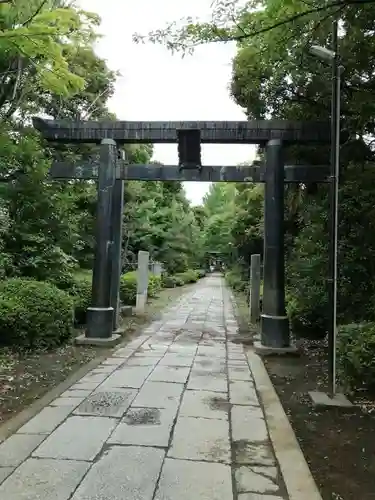 春日部八幡神社の鳥居