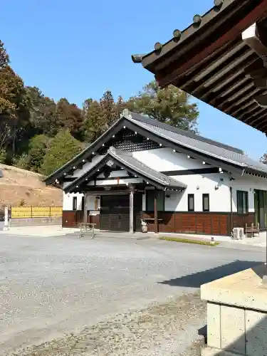 医王寺の{uncategorized: "未分類", other: "その他", undefined: "問題あり", building: "その他建物", grave: "お墓", sacred_gate: "鳥居", guardian: "狛犬", statue: "像", buddha: "仏像", history: "歴史", nature: "自然", garden: "庭園", animal: "動物", pagoda: "塔", temizu: "手水舎", mountain_gate: "山門・神門", sanctuary: "本殿・本堂", subordinate: "末社・摂社", art: "芸術", scenery: "景色", jizo: "地蔵", ema: "絵馬", goshuin: "御朱印", omikuji: "おみくじ", items: "授与品その他", amulet: "お守り", goshuincho: "御朱印帳", eats: "食事", festival: "お祭り", votive_dance: "神楽", shichigosan: "七五三参", wedding: "結婚式", experience: "体験その他", initially: "初詣", around: "周辺", anti_infection: "感染症対策"}