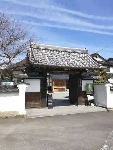 普門院の山門