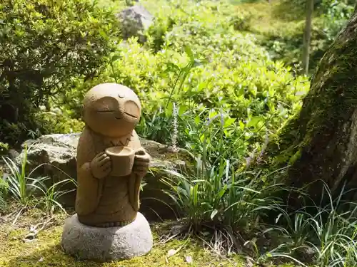 吸湖山　青岸寺の地蔵