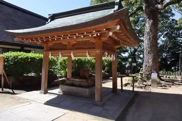 四條畷神社の手水舎