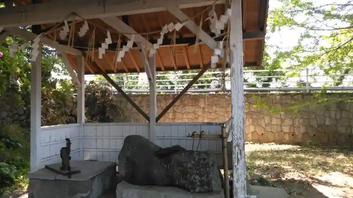 八幡鶴市神社の手水舎