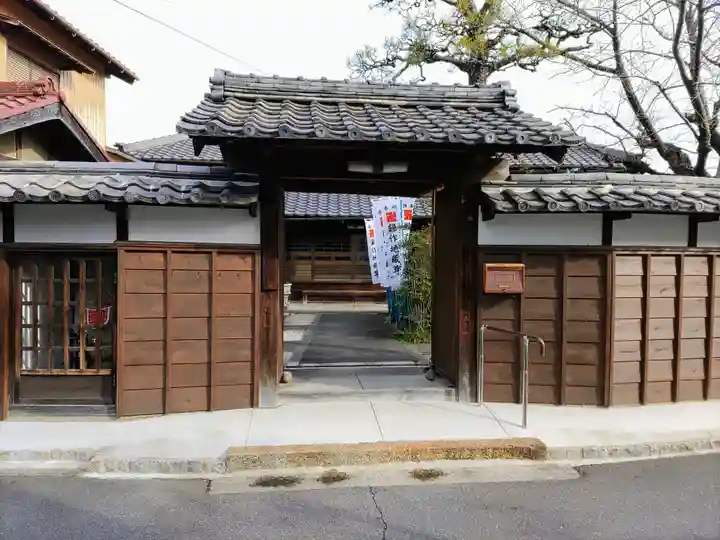 薬師寺の山門・神門