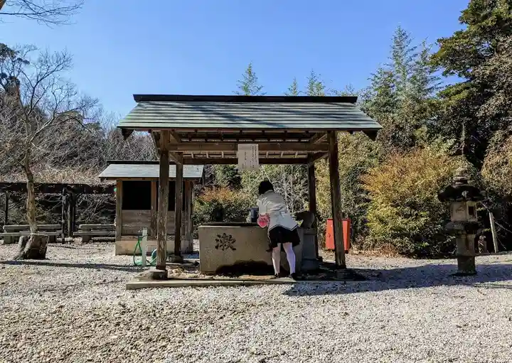 八柱神社 (田原市白谷町)の手水舎