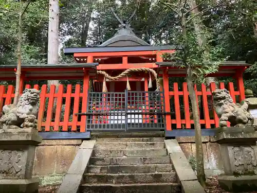 夜支布山口神社の本殿