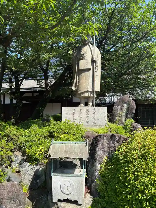 長久寺の{uncategorized: "未分類", other: "その他", undefined: "問題あり", building: "その他建物", grave: "お墓", sacred_gate: "鳥居", guardian: "狛犬", statue: "像", buddha: "仏像", history: "歴史", nature: "自然", garden: "庭園", animal: "動物", pagoda: "塔", temizu: "手水舎", mountain_gate: "山門・神門", sanctuary: "本殿・本堂", subordinate: "末社・摂社", art: "芸術", scenery: "景色", jizo: "地蔵", ema: "絵馬", goshuin: "御朱印", omikuji: "おみくじ", items: "授与品その他", amulet: "お守り", goshuincho: "御朱印帳", eats: "食事", festival: "お祭り", votive_dance: "神楽", shichigosan: "七五三参", wedding: "結婚式", experience: "体験その他", initially: "初詣", around: "周辺", anti_infection: "感染症対策"}